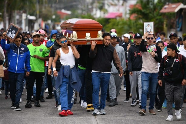 Con música y porras dan el último adiós a Diego Puma Chávez