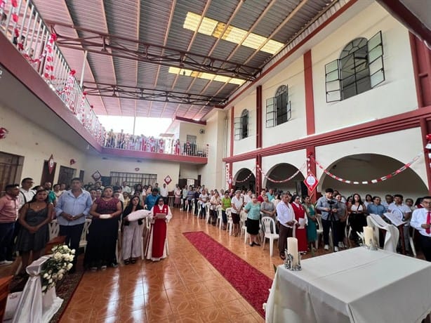 Con el obispo de Papantla, hermana Natalia Iveth celebra sus votos perpetuos