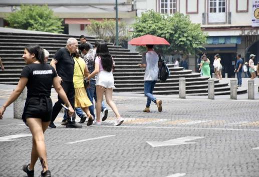 Tuxpan y Xalapa sufren canícula; disminuyen las lluvias