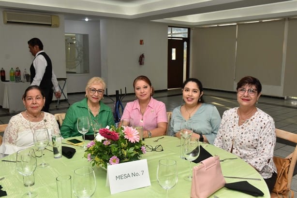 Realizan toma de protesta del Comité de Damas del Club de Leones de Veracruz