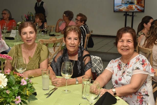 Realizan toma de protesta del Comité de Damas del Club de Leones de Veracruz