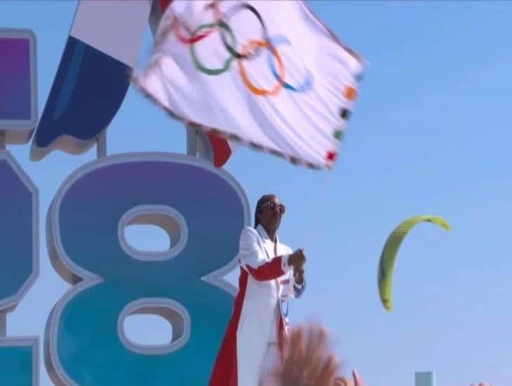 Snoop Dogg ondea Bandera Olímpica para los juegos de Los Ángeles 2028