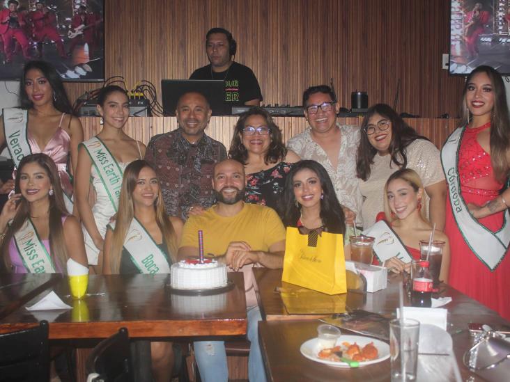 Jesús Montoya recibe festejo por su cumpleaños