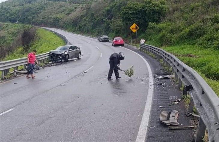 Vehículo se accidenta y termina en el carril contrario de la Autopista Orizaba-Puebla