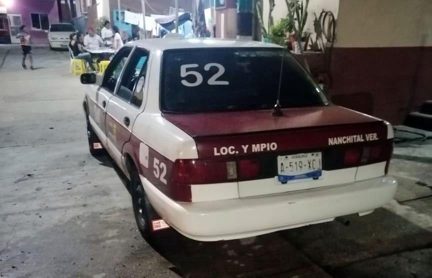 Roban taxi y deja a pie a conductor en el puente desnivel del complejo Cangrejera