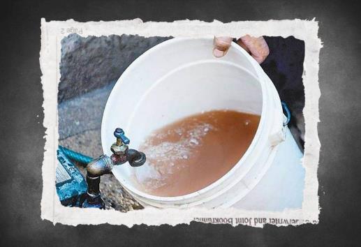 ¡También apesta! Llega agua sucia a viviendas de Misantla