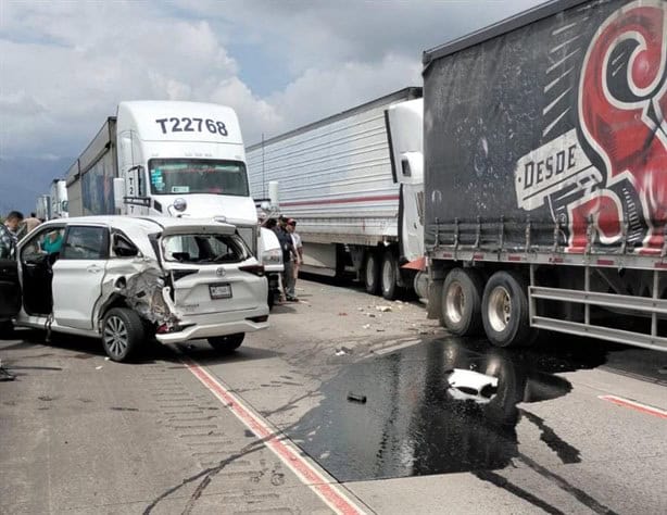 Tráiler sin frenos causa choque múltiple en la autopista Orizaba-Córdoba