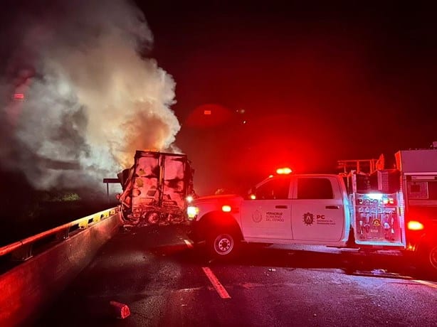 Incendio de tractocamión en la autopista Cardel-Poza Rica