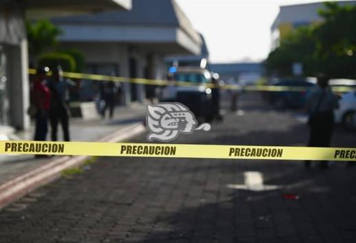 Se registra movilización policiaca en Plaza Mocambo de Boca del Río, hablan de un intento de secuestro