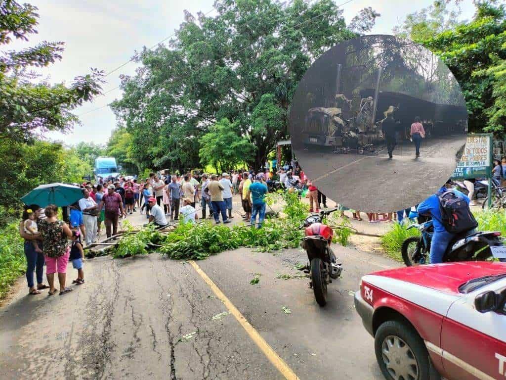 Protesta campesina provoca incendio de trailer en la San Andres- Tilapan; transportaba balasto del tren maya