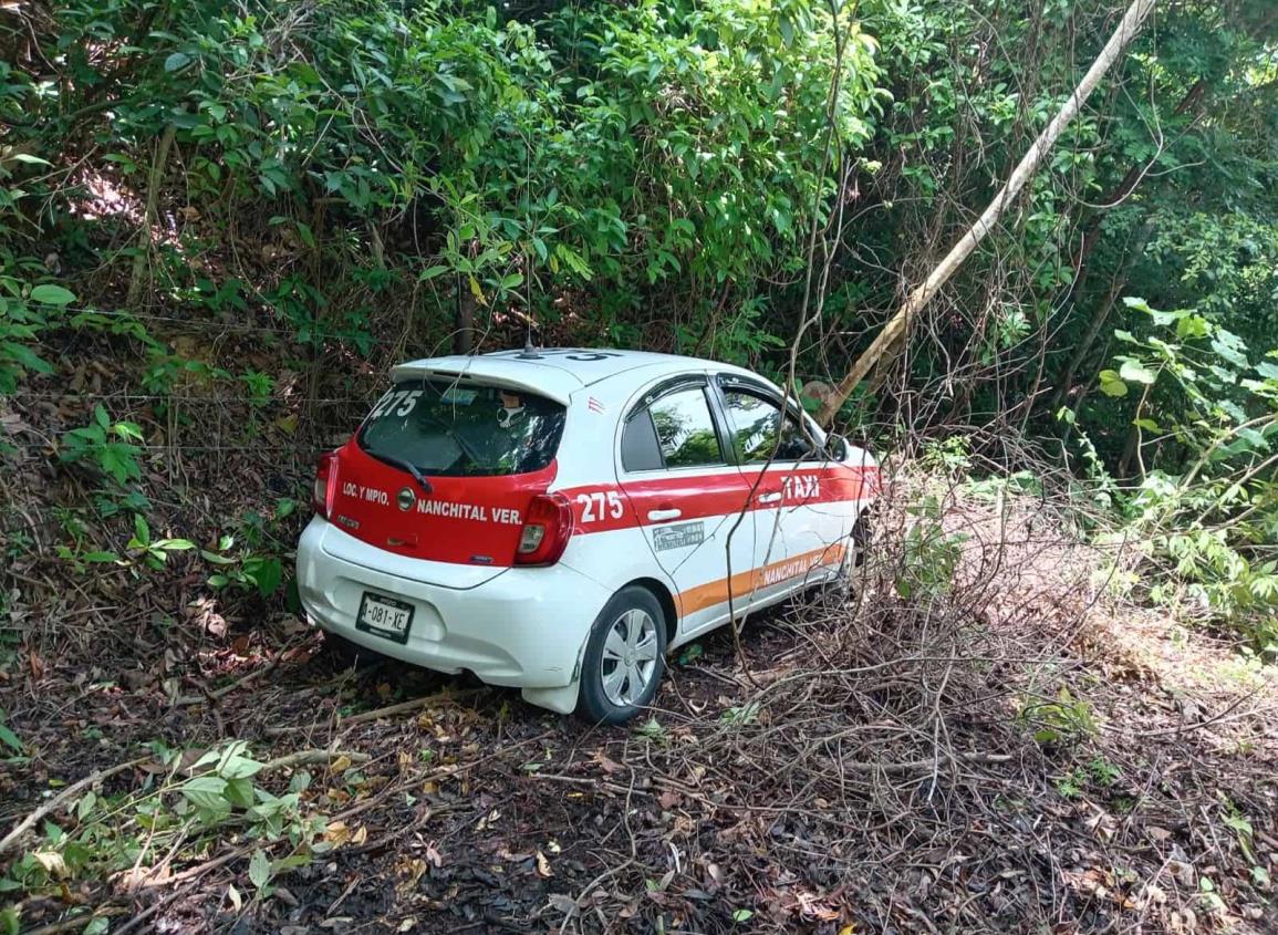 Taxistas recuperan unidad de transporte publico que fue robada con violencia