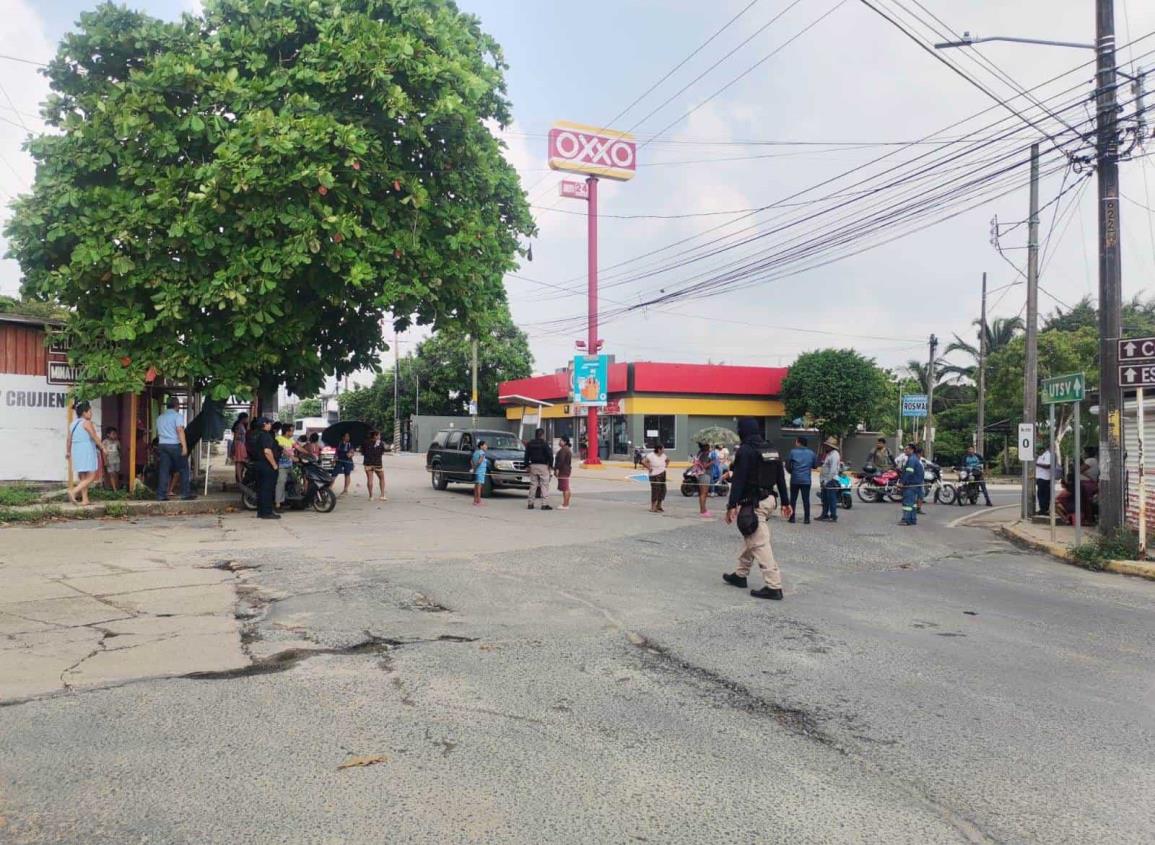 Habitantes de la congregación Nahualapa, bloquearon acceso carretero Nanchital-Moloacan