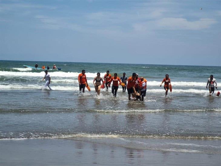 Joven xalapeño muere ahogado en la playa de Chachalacas