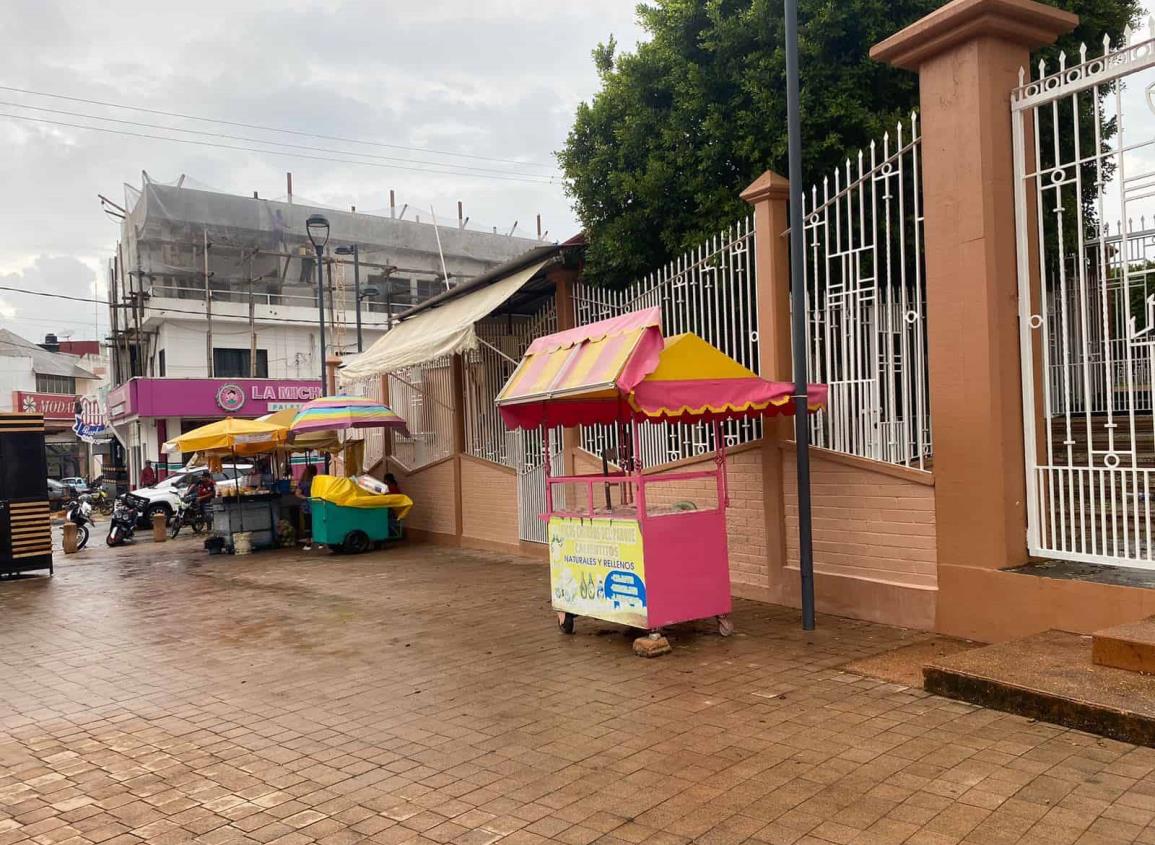 Por este motivo iglesia pide retirar a ambulantes colocados frente al templo | VIDEO