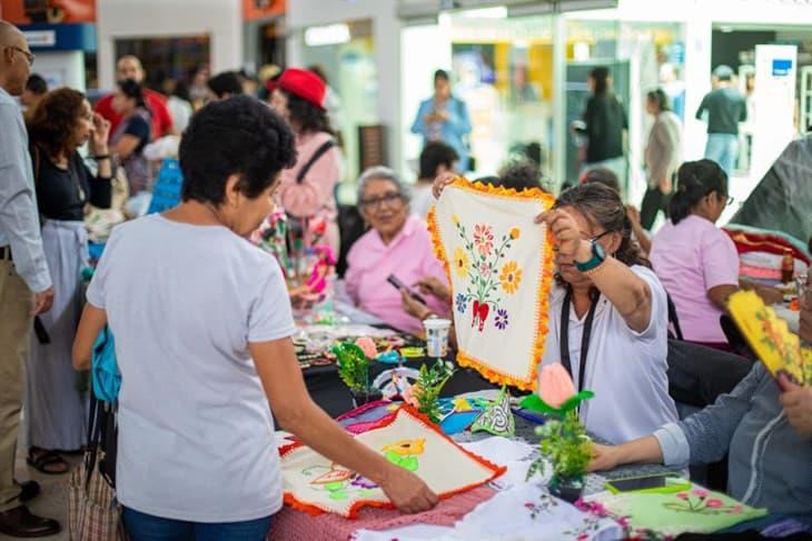 En Xalapa, realiza DIF Municipal expo venta en apoyo a adultos mayores