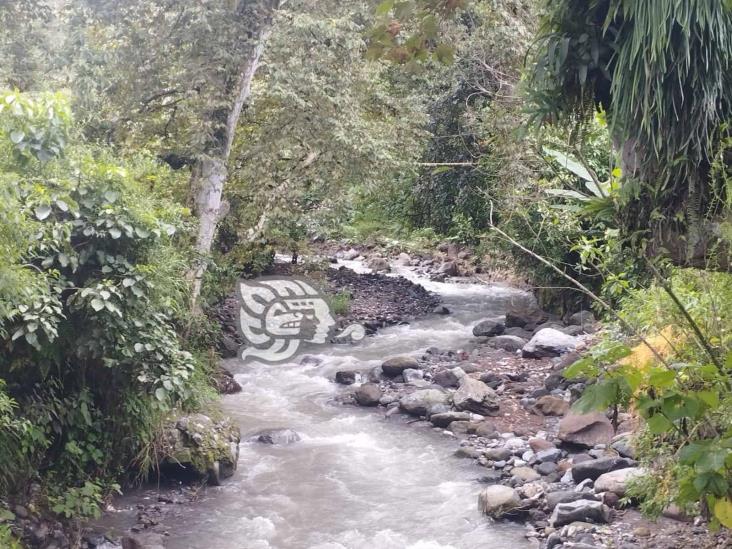 En Mariano Escobedo, hombre resbala y pierde la vida al fondo de un barranco