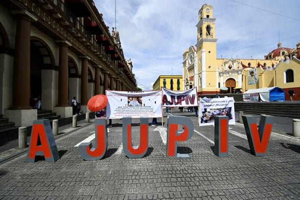 Jubilados veracruzanos: cinco semanas de protesta, despreciados por Cuitláhuac