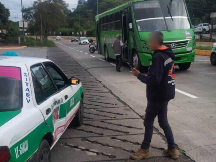 Xalapa: Autobús y taxi protagonizan choque en prolongación Bolivia