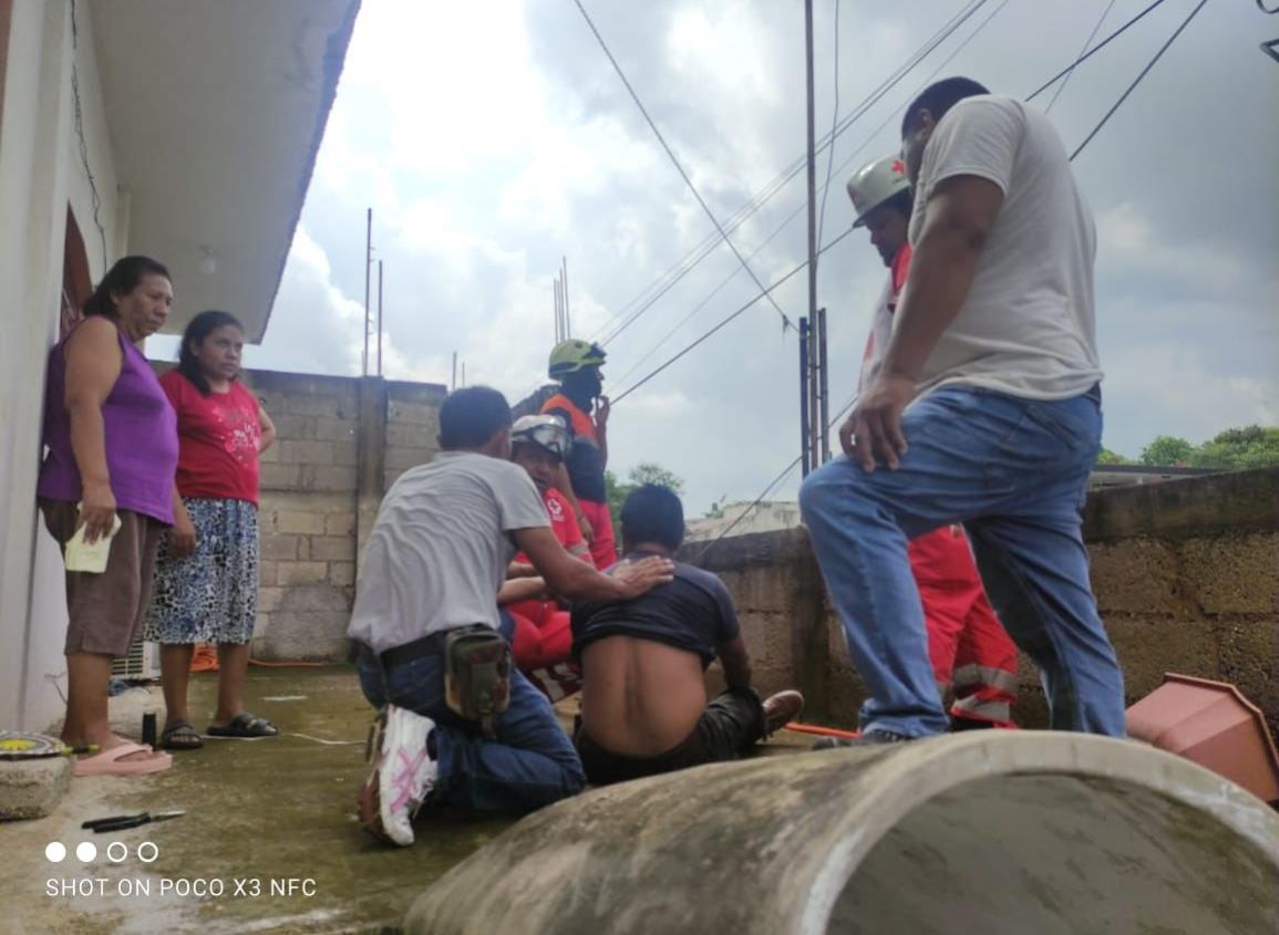 Trabajador sufre descarga eléctrica en Acayucan