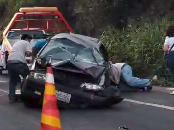 Automovilista resulta lesionado al volcar auto en Corral Falso