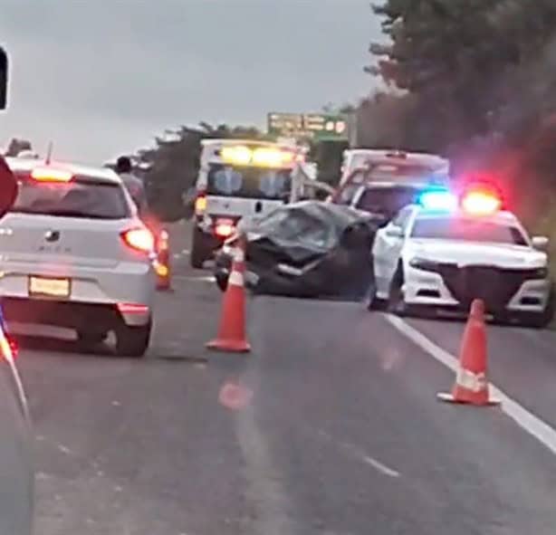 Automovilista resulta lesionado al volcar auto en Corral Falso