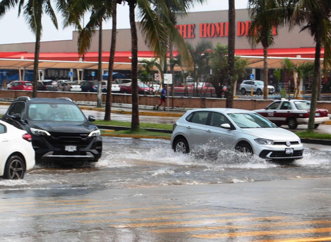 Coatzacoalcos amaneció encharcado tras madrugada lluviosa; advierten altas temperaturas