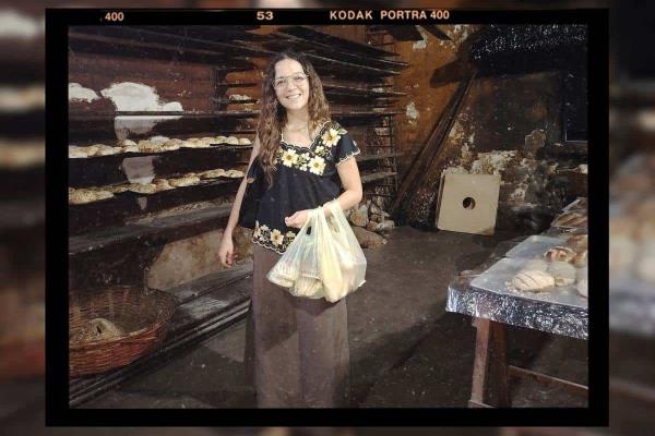 Natalia Lafourcade en Coatepec; ni ella se resiste a esta panadería