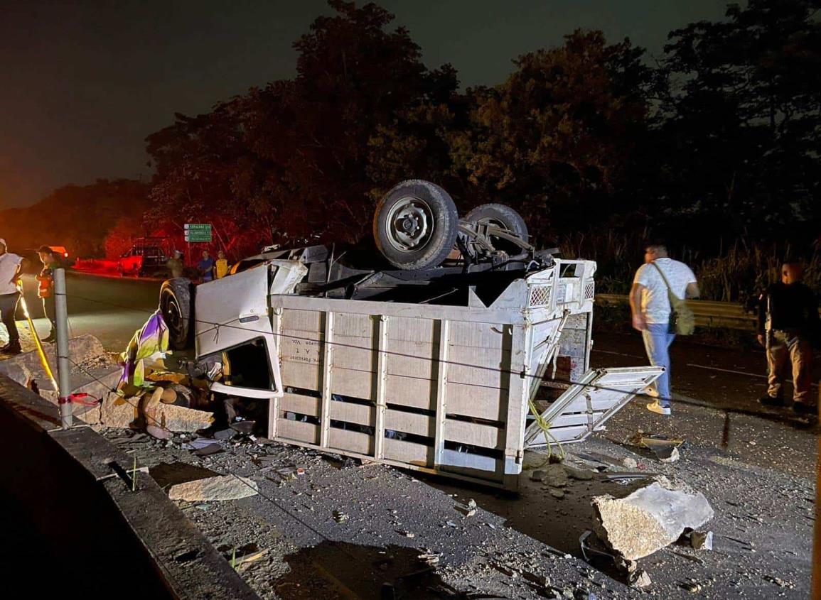 Tres muertos durante choque y volcadura en la Jaltipan - Acayucan