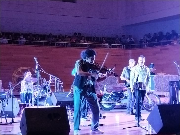 Noche de rock, blues y country pone a bailar el Centro Cultural Tlaqná en Xalapa 