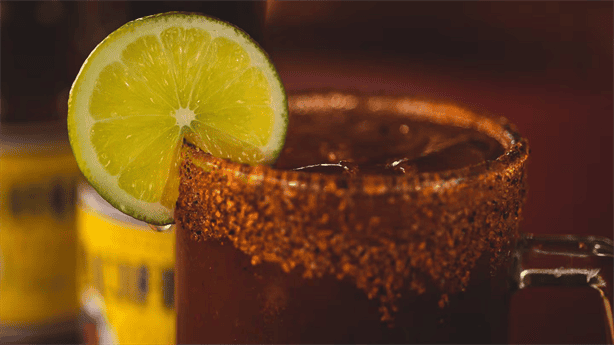 ¿Ley anti-micheladas? Alcalde busca reducir el consumo de alcohol en las calles