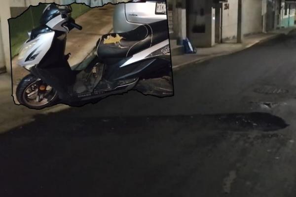 Motociclista se lesiona tras caer en un bache en Barrio Nuevo, Orizaba