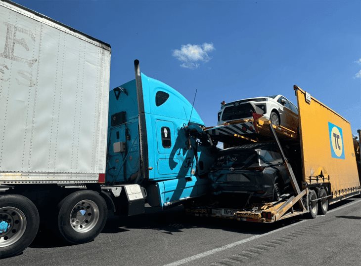 Tres tráileres se impactan en la autopista Puebla-Córdoba; esto pasó