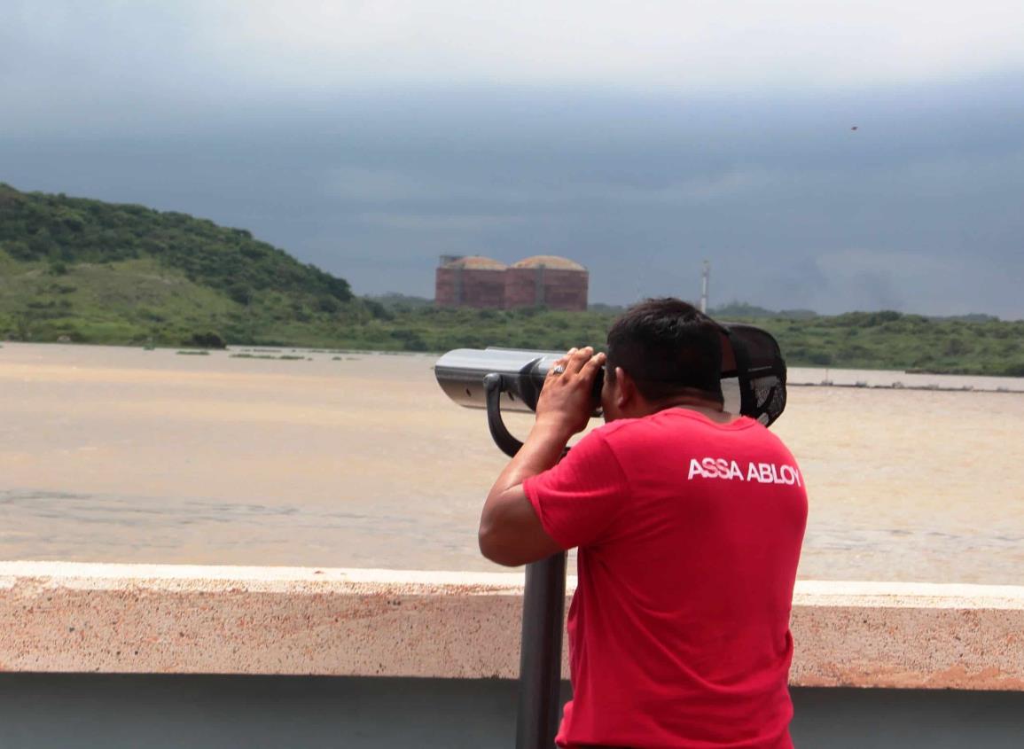 Con quiosco y hasta binoculares, así quedó el nuevo paseo ribereño en Coatzacoalcos