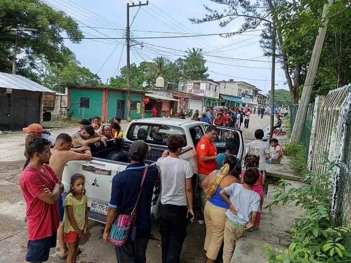 Caravana migrante libra retenes a su paso por Jesús Carranza