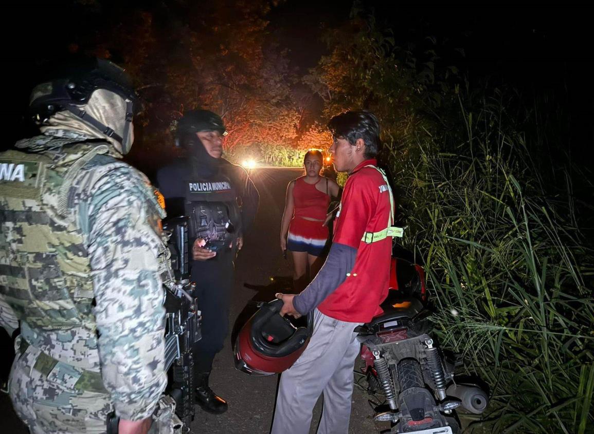 Motociclista colisiona contra vaca suelta sobre la Acayucan - Congregación Hidalgo 