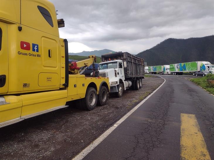 Se registra accidente múltiple en Maltrata: 6 unidades se impactaron