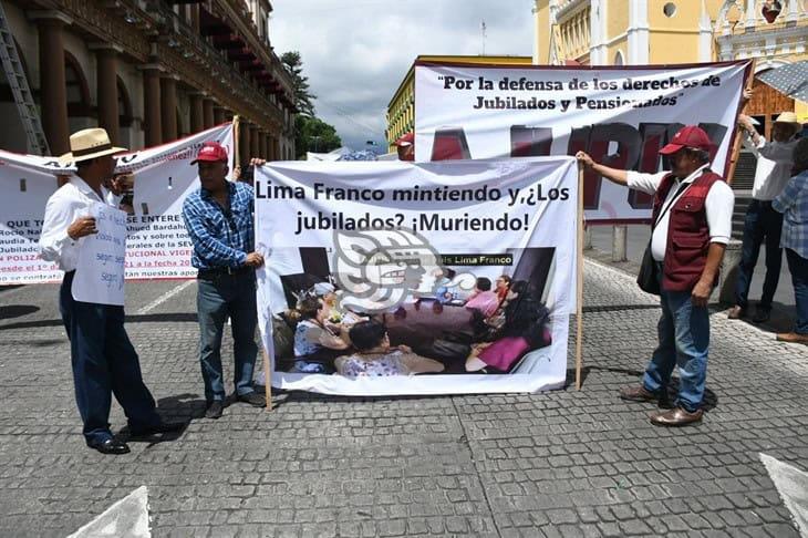 Cuitláhuac García se va y evade solución a seguro de  jubilados en Veracruz