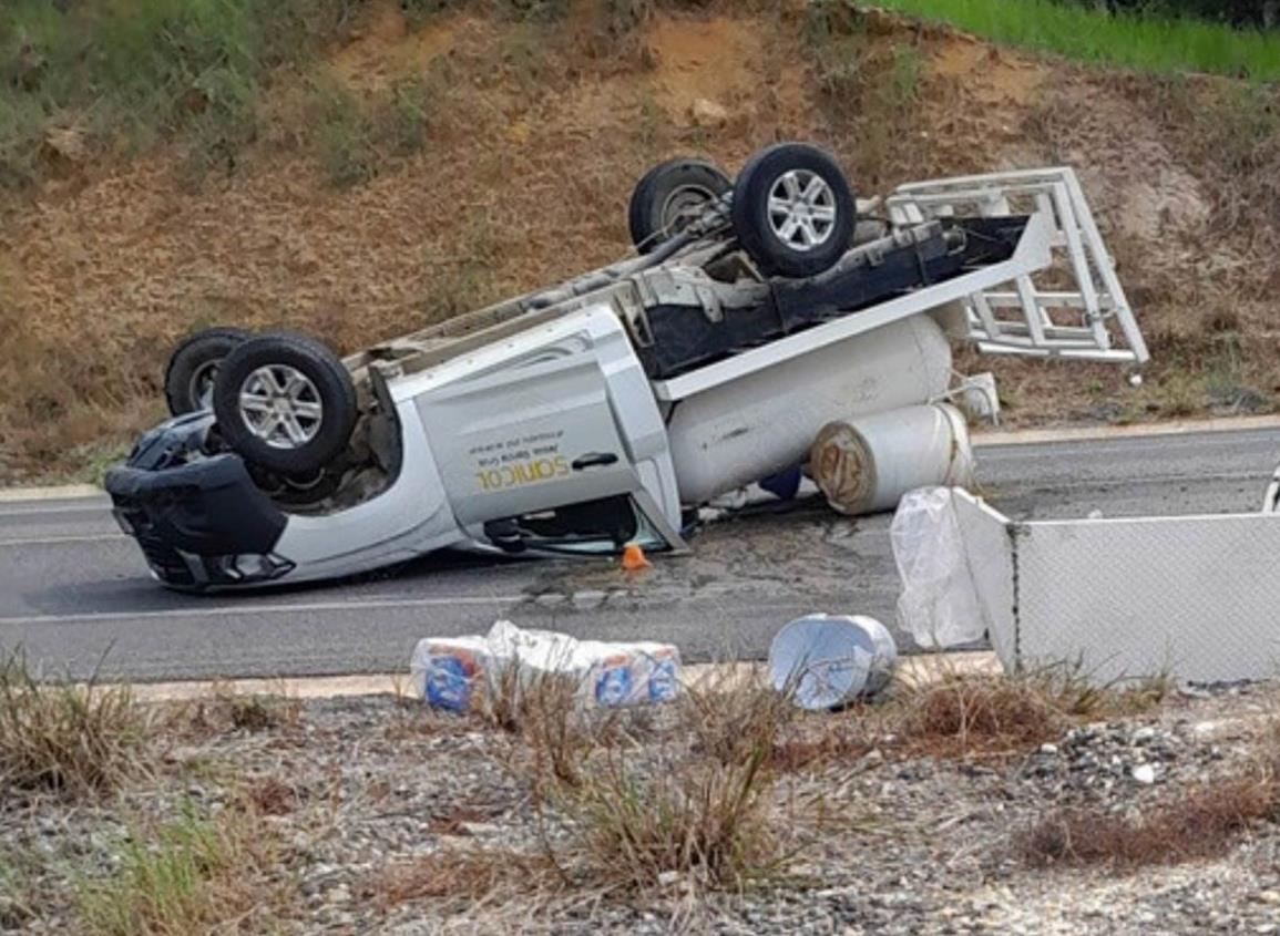 Camioneta volcó en la autopista Las Choapas-Ocozocoautla, un lesionado