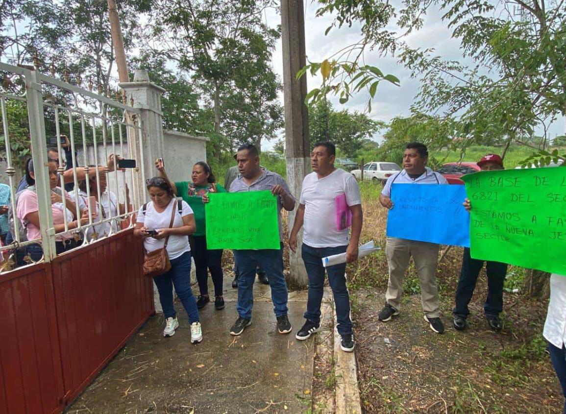 Cesan a jefa de sector de educación indígena en Acayucan