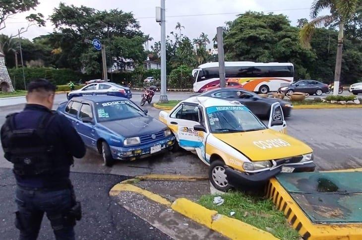 Choque entre auto y taxi en Córdoba deja una persona lesionada