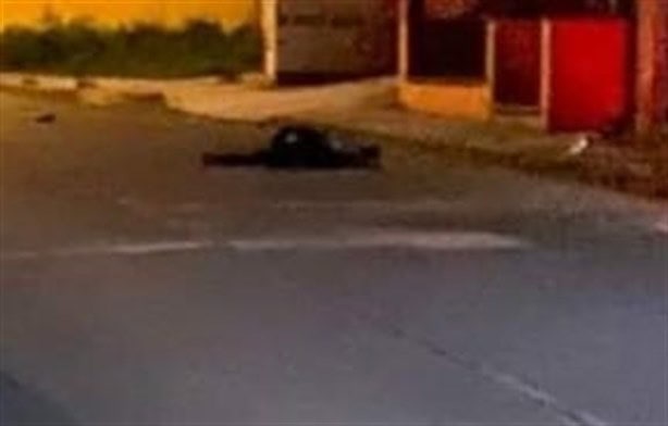 Muere motociclista al derrapar en céntrica calle de Coatepec