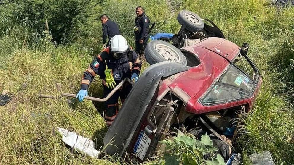 Intenta ganarle el paso al tren; cuatro muertos y tres heridos