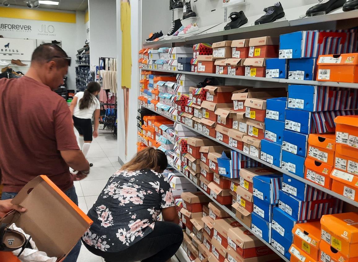 Aguadulceños saturan papelerías a horas del regreso a clases ¿compras de pánico?