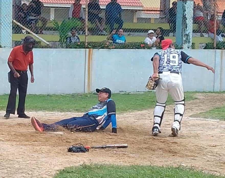 Nadie frena a Mantarrayas en el softbol Intercolonias