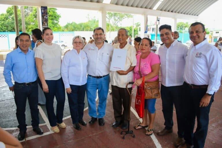 Reciben familias de Villa Allende escrituras con el apoyo del Ayuntamiento