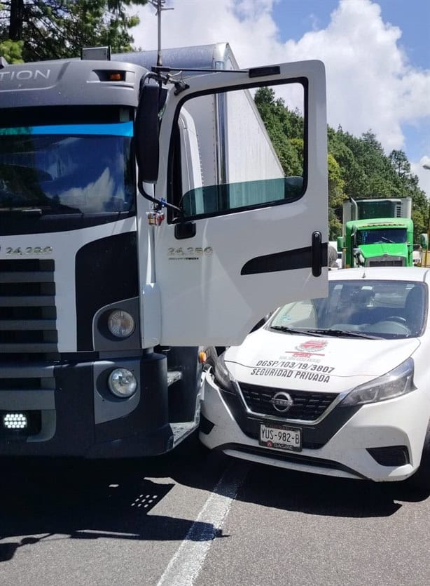 Dos accidentes generan caos vehicular en las Cumbres de Maltrata