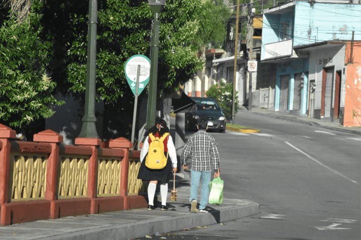 98 mil 198 alumnos de educación básica regresaron a clases este lunes en Orizaba