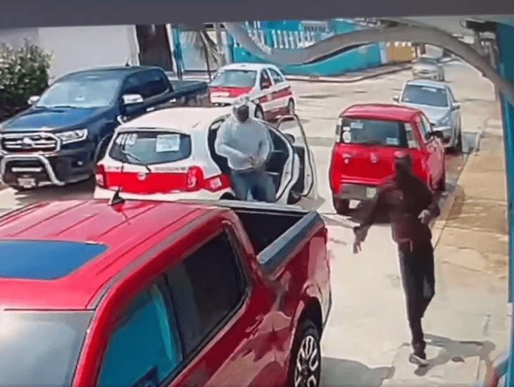 Captan en VIDEO un intento de asalto a mano armada en colonia de Coatzacoalcos