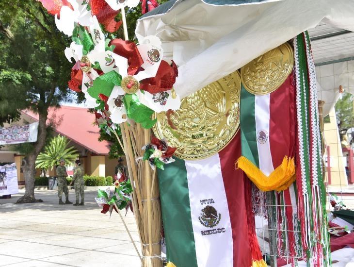 Inicia venta de artículos patrios en Coatzacoalcos ¿cuánto cuestan?