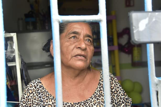 Caídas, foco de infección y malos olores; interminable problema de aguas negras en Dunas y Olmeca | VIDEO